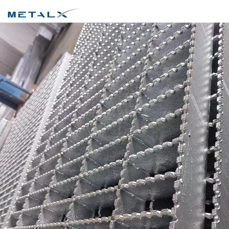 Strong Load-Bearing Capacity Grating Metal 32X5 Twisted Gratings Metal Providers