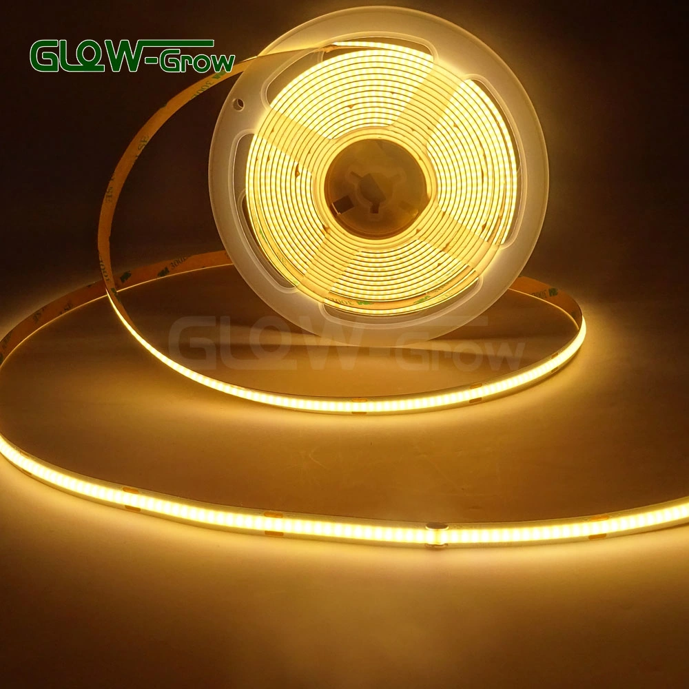 Ruban LED COB flexible jaune de 5 mm avec 380 LED pour la décoration intérieure.