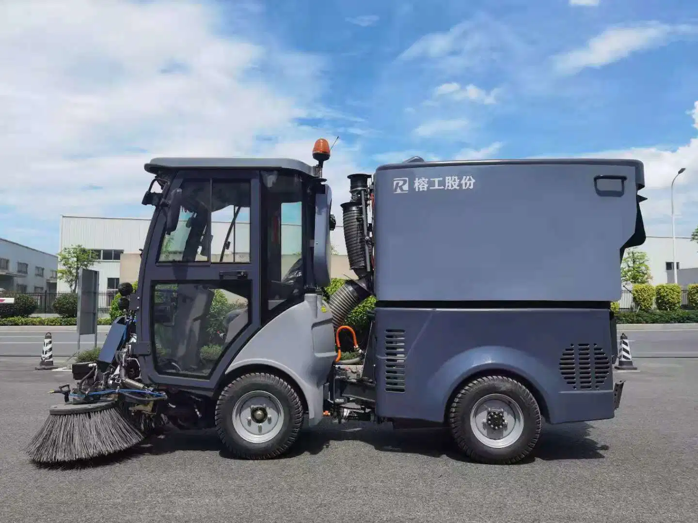 CE; ISO9001: 2008 New Grh Vacuum Truck for Leaves Vacuuming