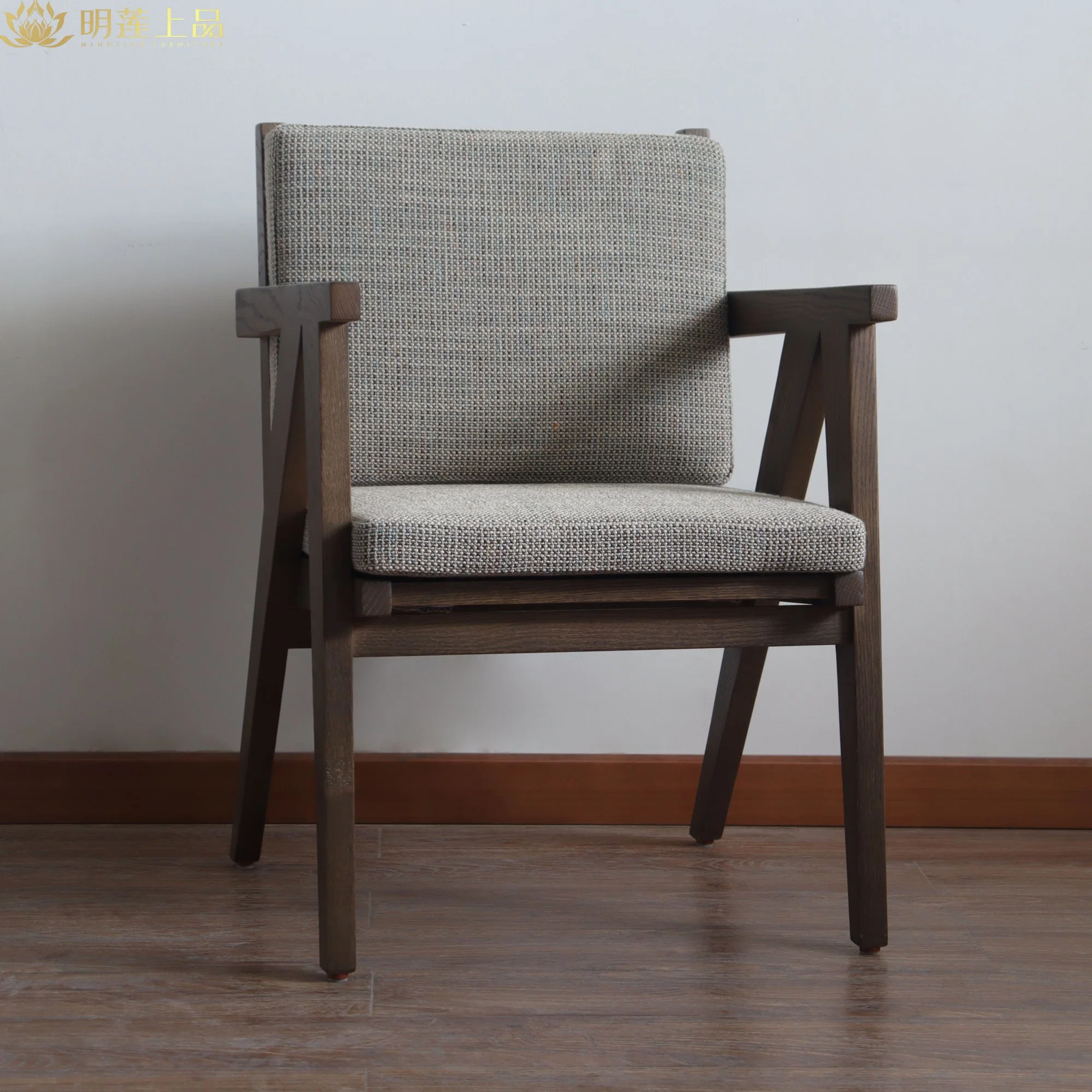 Fabric Upholstered Solid Wood Chair Hotel Furniture Living Room Furniture Restaurant Furniture Leisure Chair Dining Chair Armchair Wooden Chairs