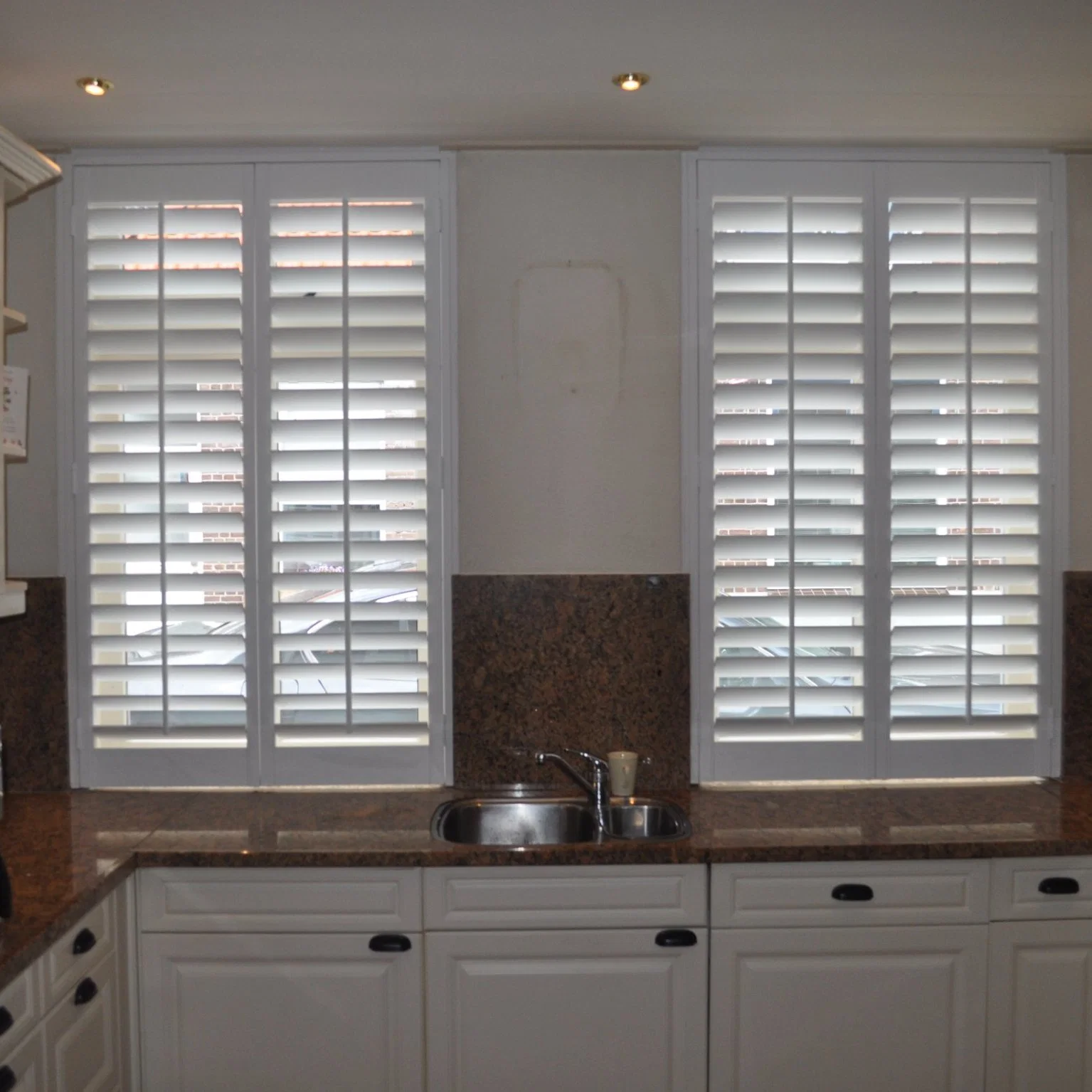 Chinese Supplier Plantation Wooden Window Shutters