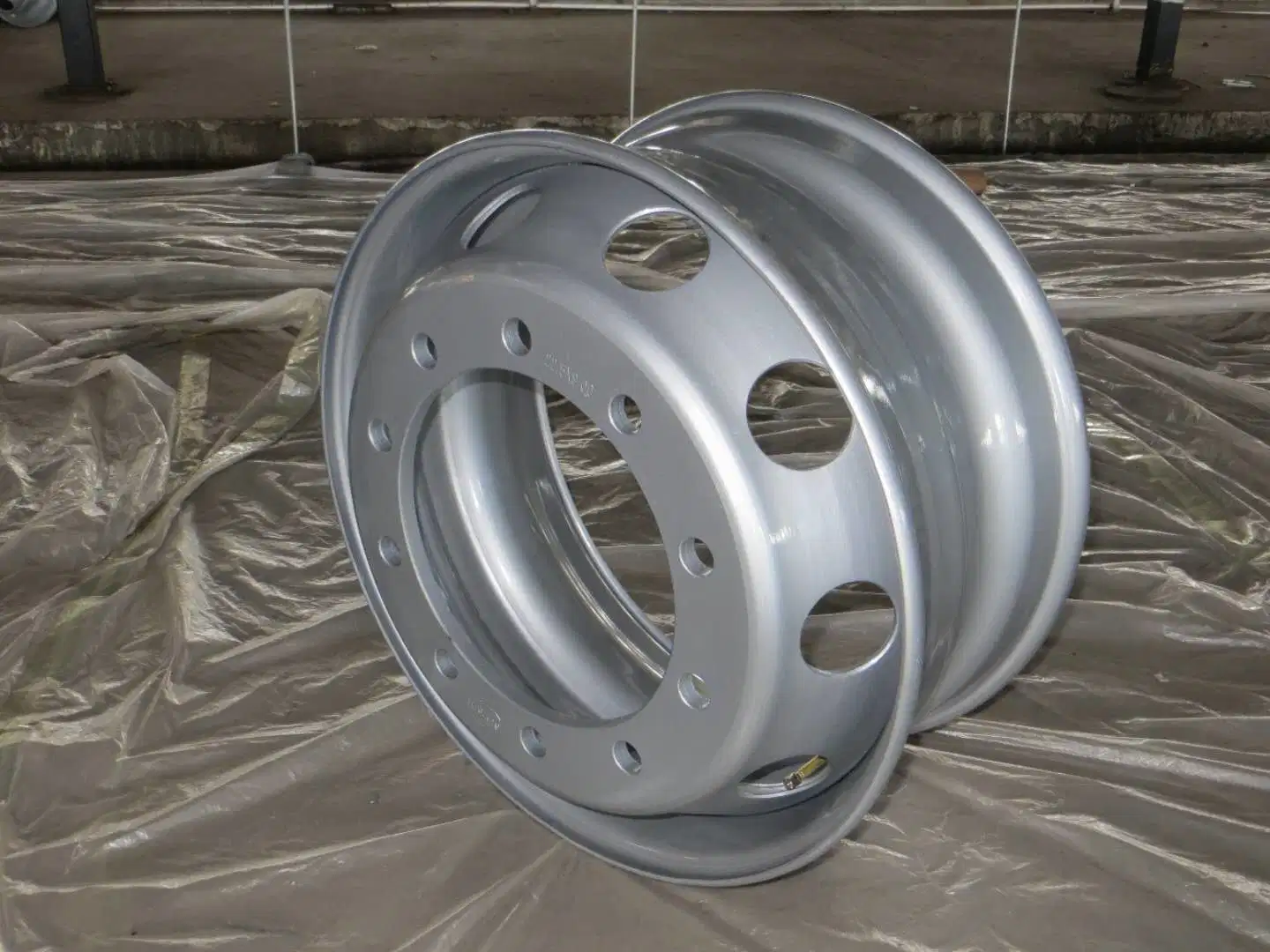 Truck Steel Wheel, Tubeless Steel Wheel 22.5*8.25, 22.5*9.00