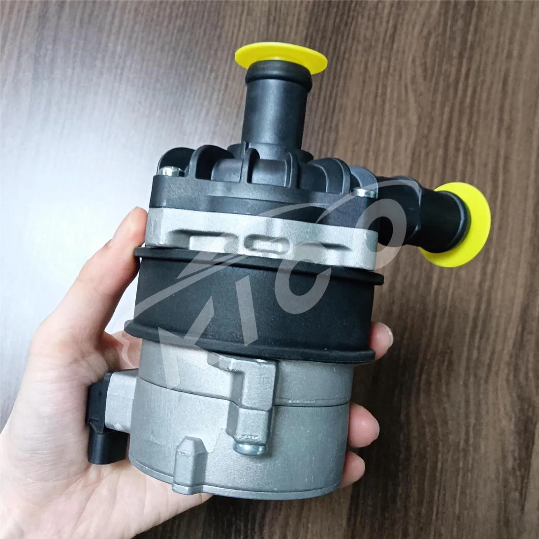 OE 8K0965567 8K0965569 7.01360.15.0 Auto Electric Water Pump Manufacture for Audi Porsche