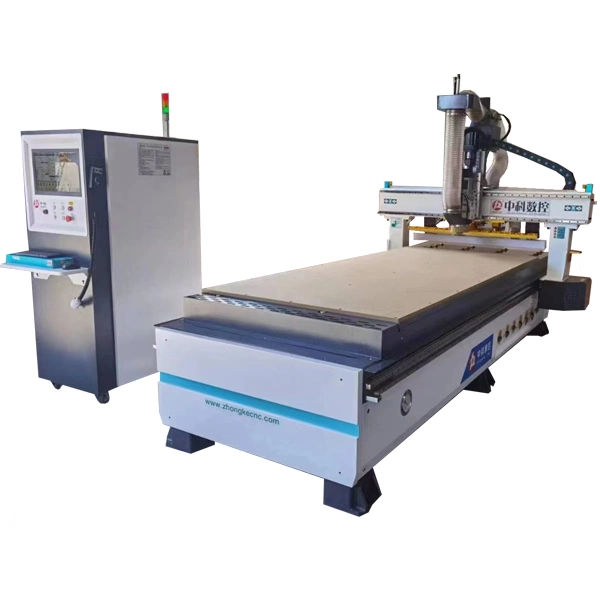Machine de gravure CNC à changement automatique d'outil pour bois, aluminium et panneau MDF.