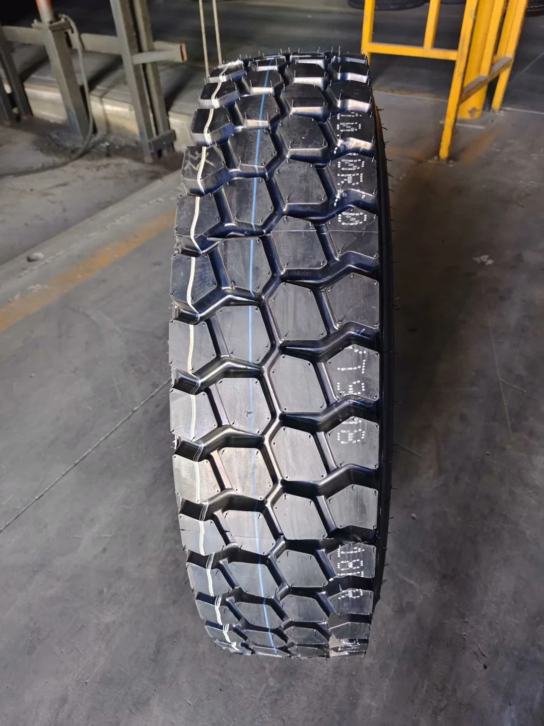 Triangle Linglong Habilead Kapsen Chaoyang Durun Compasal Royal Balck Constancy T Truck TBR Radial Tyres 87 7.50r16 11r22.5 12.00r20 315/80r22.5 385/65r22.5