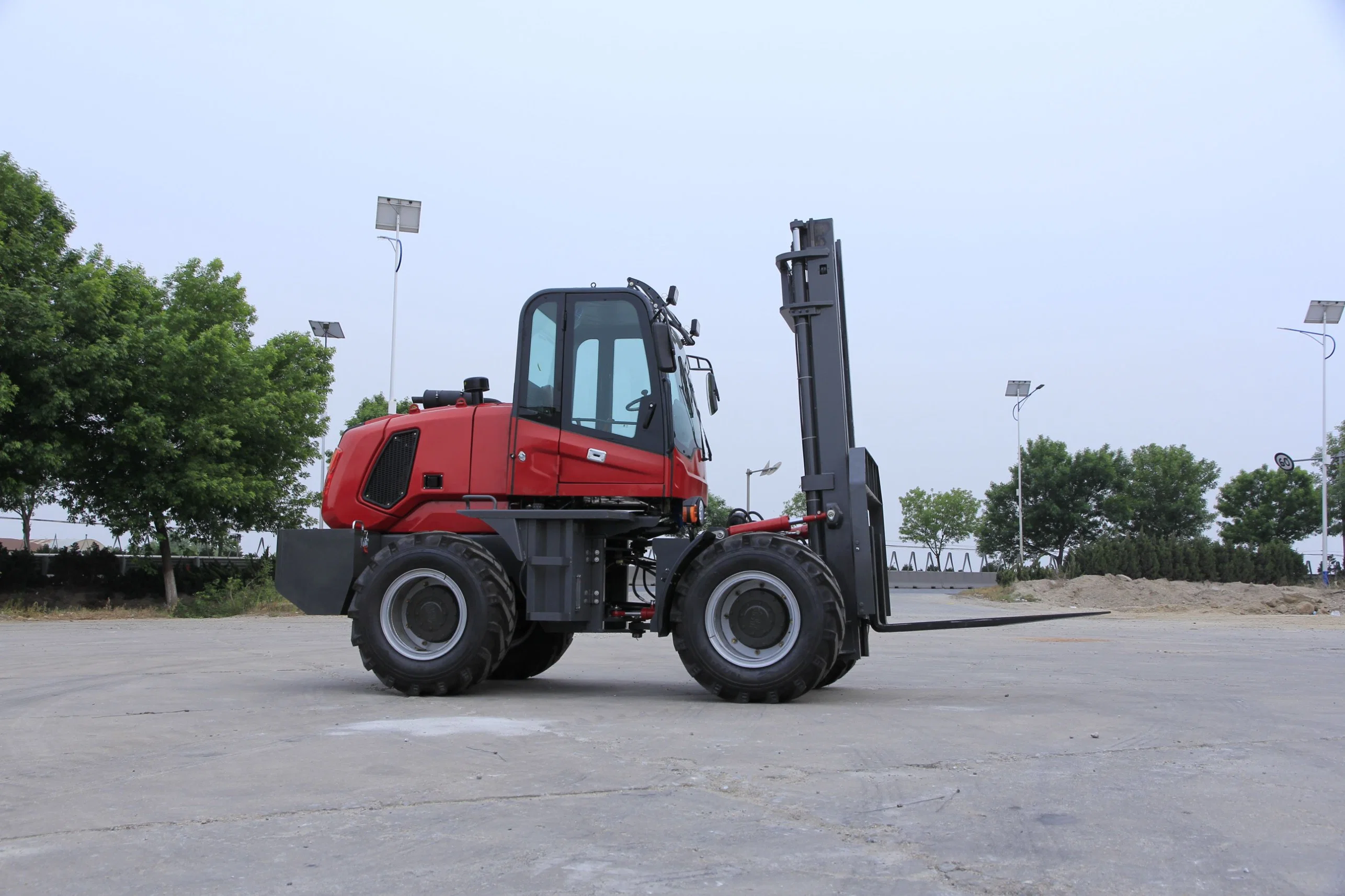 T Obemac Chine tout nouveau terrain accidenté chariot élévateur à fourche 2tonne 3.5TON 2.5TON 3tonne 5tonne Stacker chariot élévateur à fourche diesel