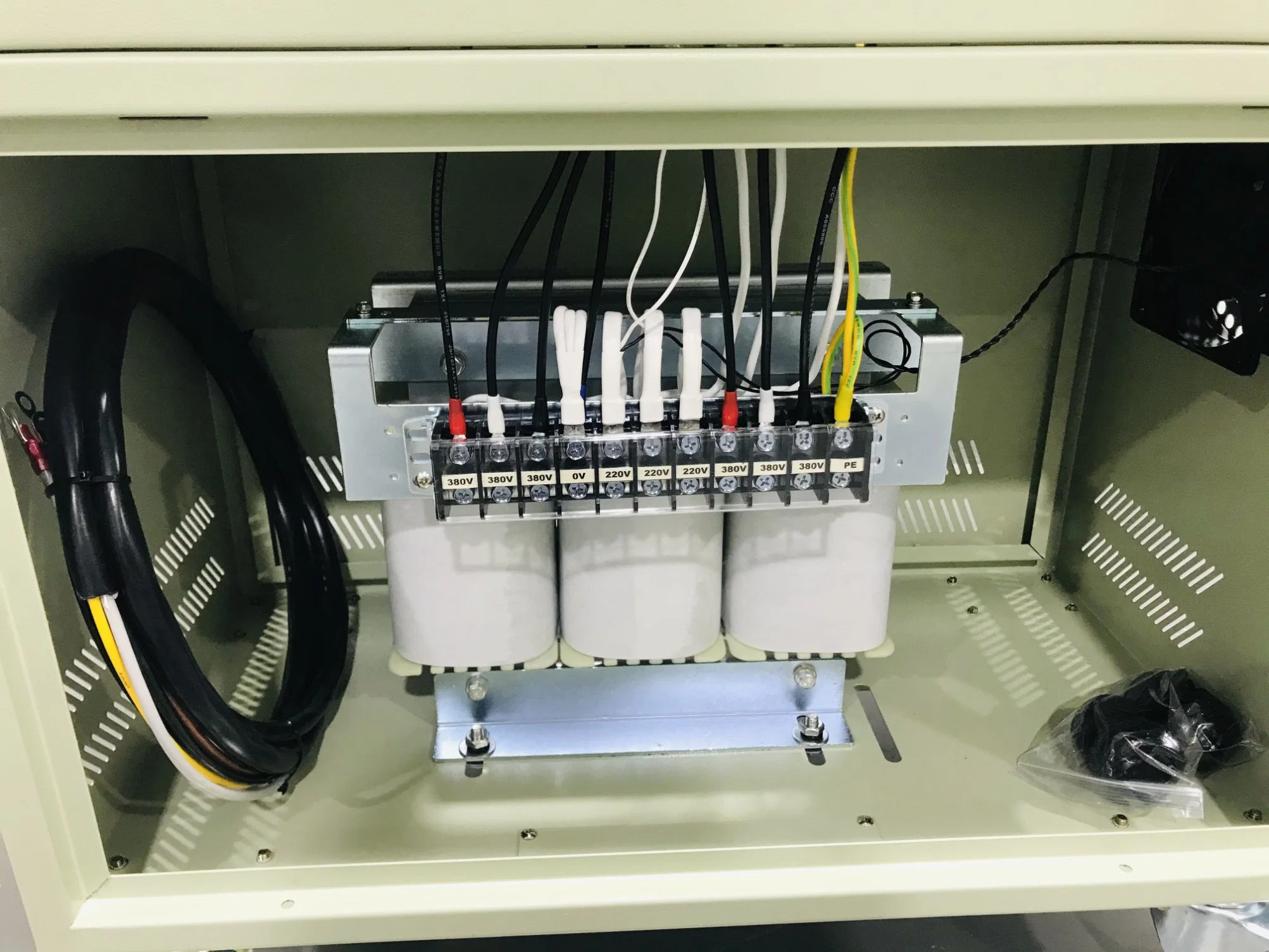 Стабилизатор напряжения трансформатора все в одной машине 3 этапа 15 Ква 380V 220V 200V для гравировки машины (110 В, 120 В, 208В, 230В, 240В, 346В, 400В, 415 В, 720V ОК)