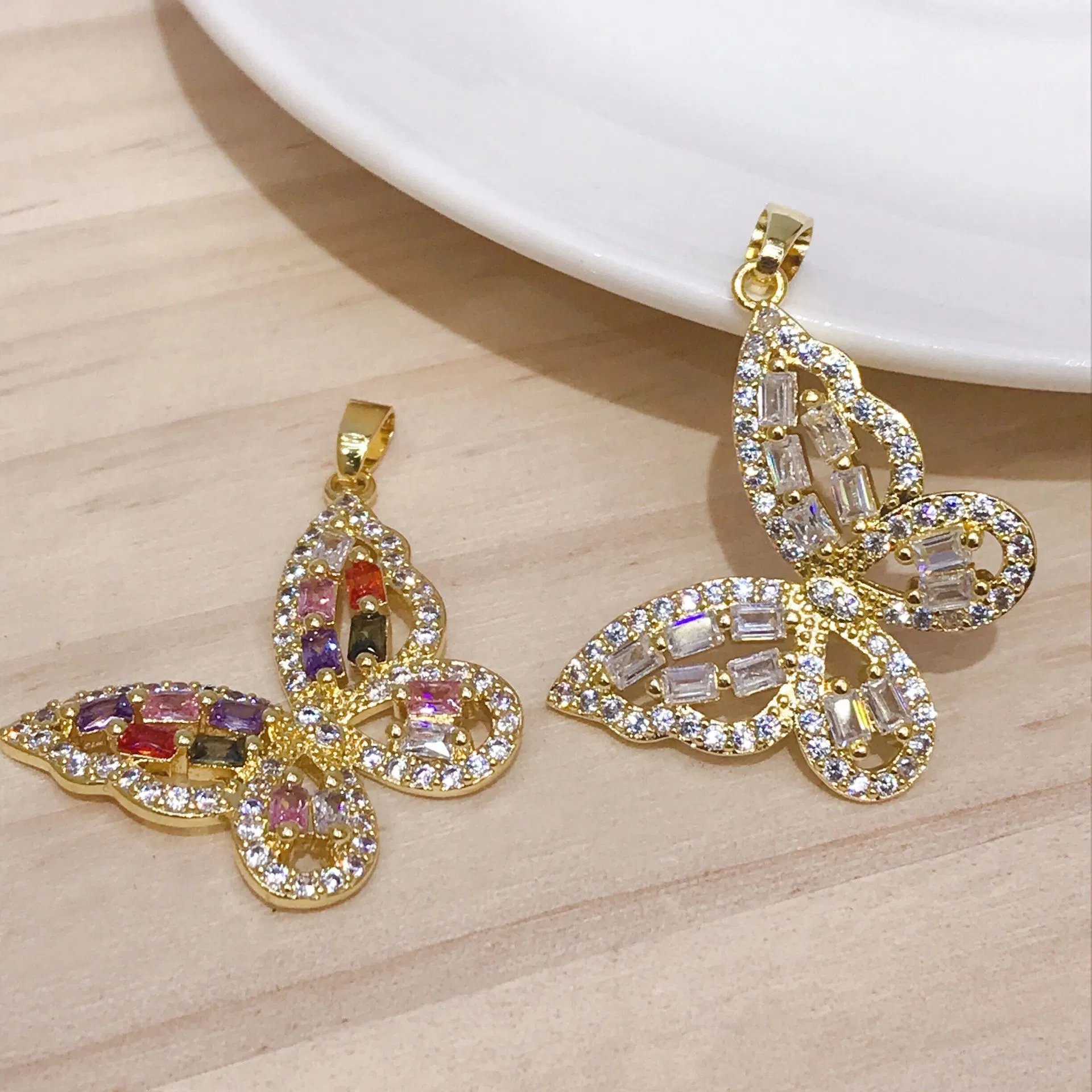 Wholesale/Supplier Crystal Butterfly Shape Copper Pendants for Jewelry Making