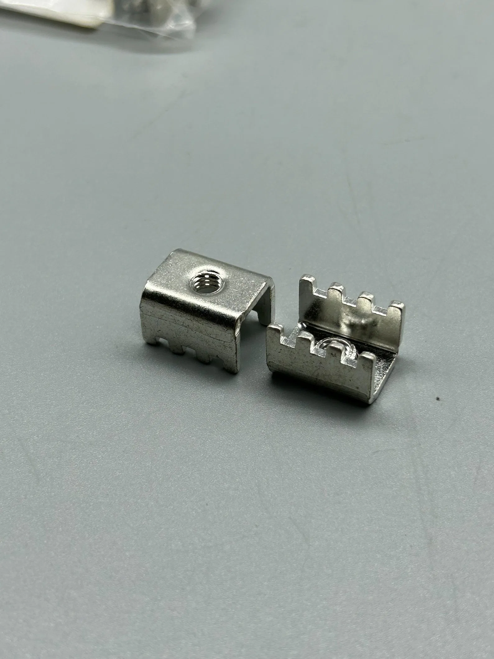 Tin Plated Brass Stamping Soldering Terminal Blocks Wire Connector with Screw Hole for PCB