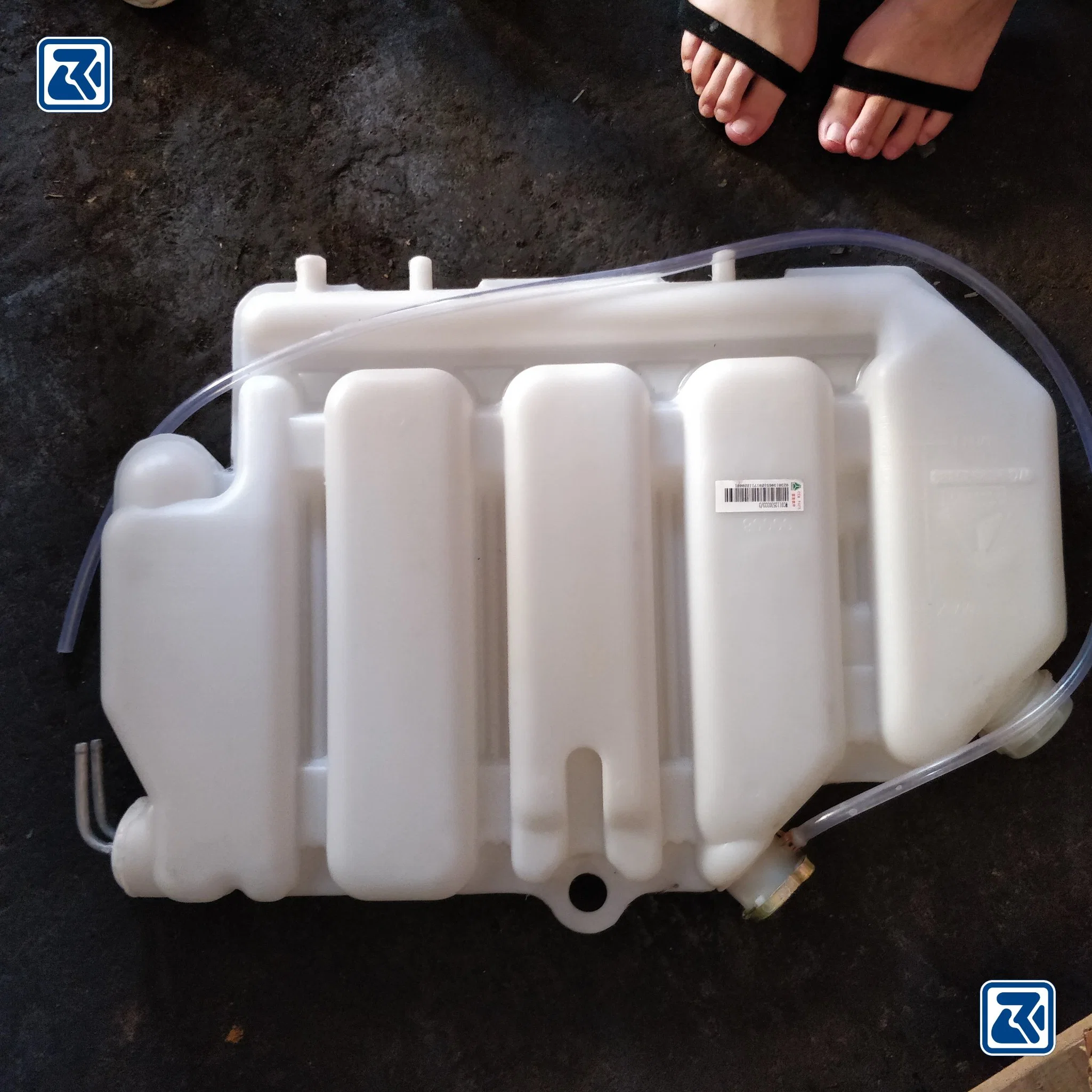 Sinotruk HOWO Truck Spare Parts Radiator Expansion Tank (Wg9719530260)