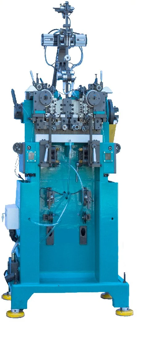 Máquina para hacer cadenas de metal con dientes en forma de Y para cremalleras automáticas.