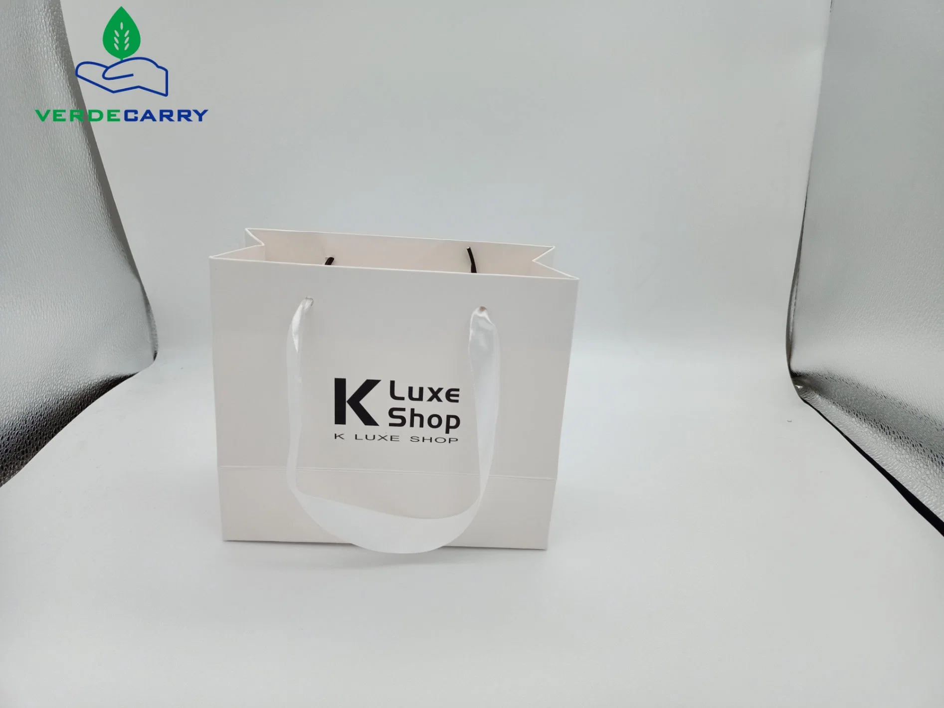 Manufacturers Custom Paper Bags Factory Directly Supply Boutique Shopping Bags Packaging Bag with Ribbon Logo Die Cut