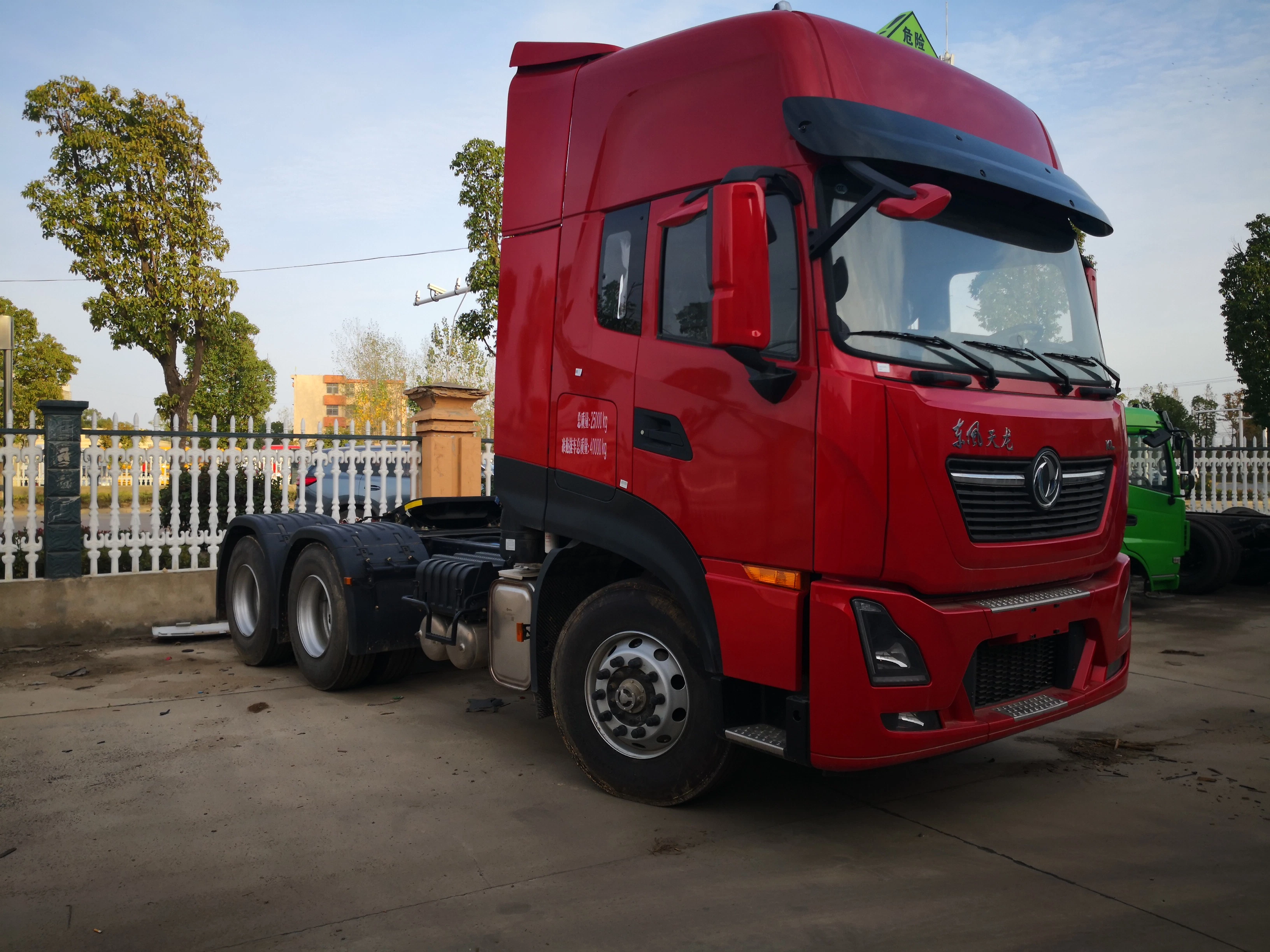 Factory Direct Supply Dongfeng New 6X4 420 HP Heavy Truck Tractor Truck