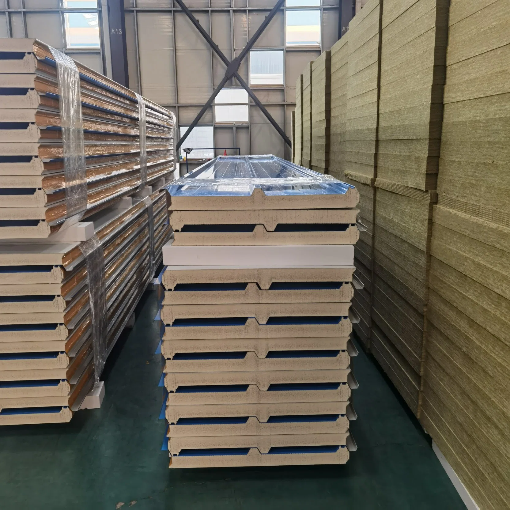 Steel Buildings High Density Mineral Wool Wall Panels Rockwool/Rock Wool /PU/PIR/Puf Sandwich Panel for Internal and External Wall