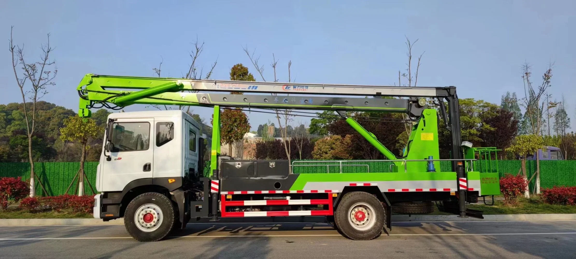 Dongfeng 4X2 20m Folding Arm High Altitude Operation Aerial Work Platform Truck Factory Sale