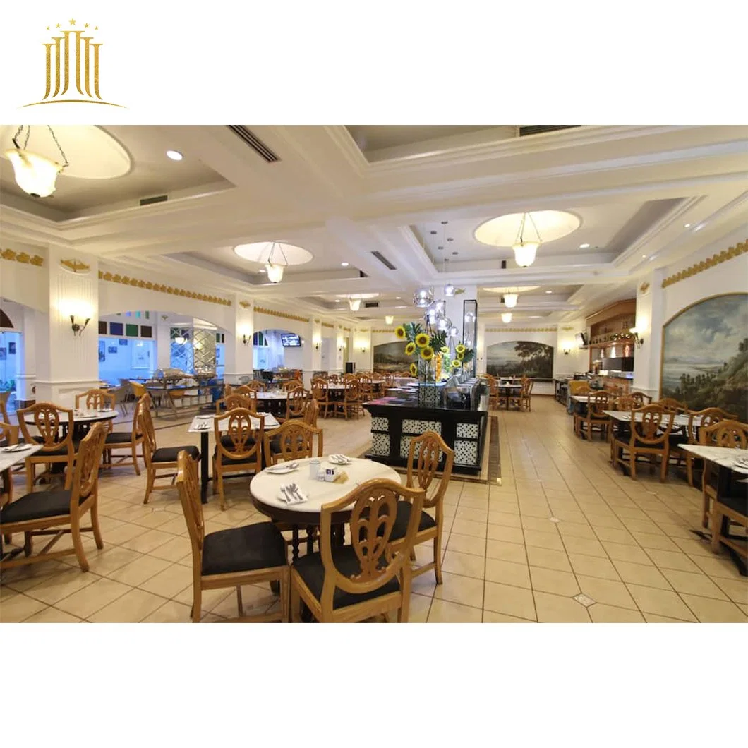 مطعم Wooden Restaurant في فندق High Quality Hotel يقدم وجبات الطعام في بوث طاولة مجموعة أثاث الغرف