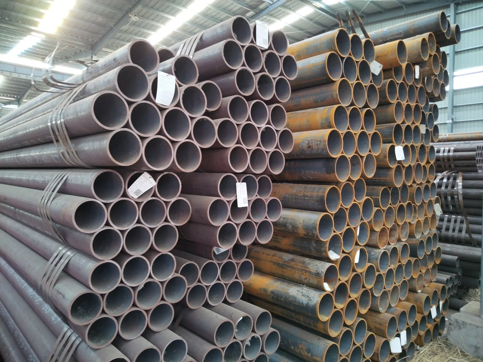 A106 Sch40 Hot Dipped/DIP Galvanized Ms Iron Gi Mild Carbon Steel Seamless LSAW ERW Black Spring Welded Oil Well Gas Pipe Manufacturers