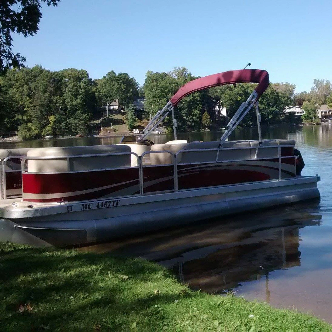 Mmelancho 26FT Best Recreational Lightweight Aluminum Pontoon Gathering Boat for Social Events