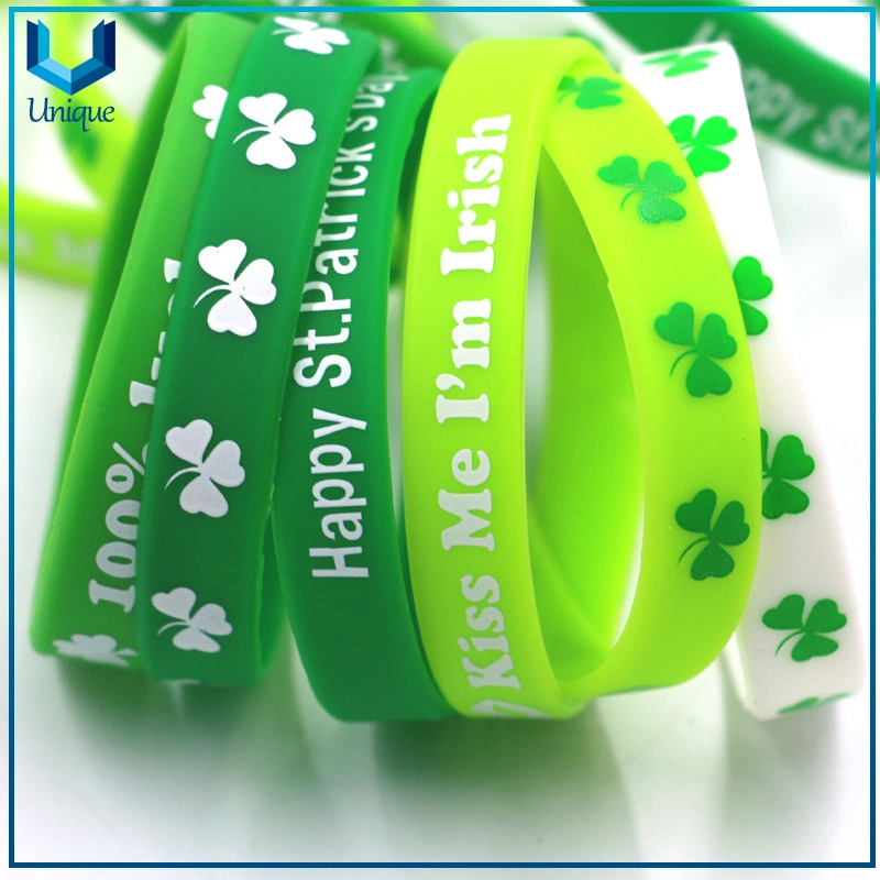 Cheaap cadeau promotionnel gratuit bracelet, un logo personnalisé Cadeau souvenir bracelet en silicone