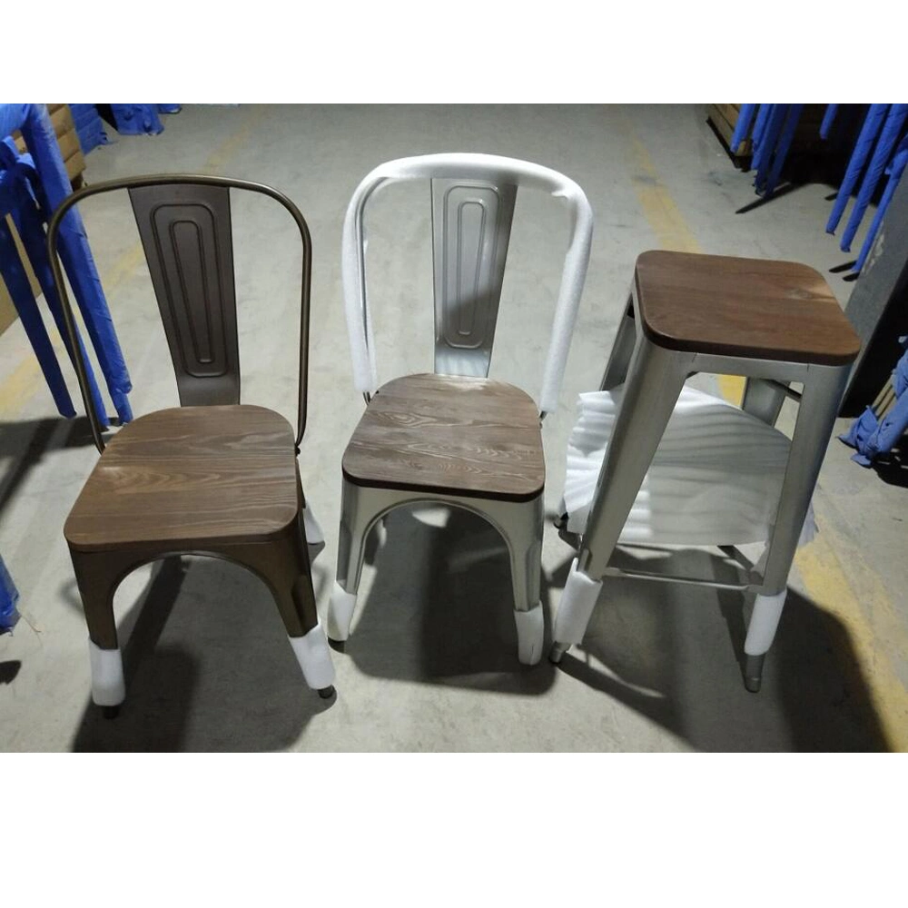 La parte superior de madera oscura con recubrimiento de polvo negro silla de metal de la tabla de la pierna Restaurante
