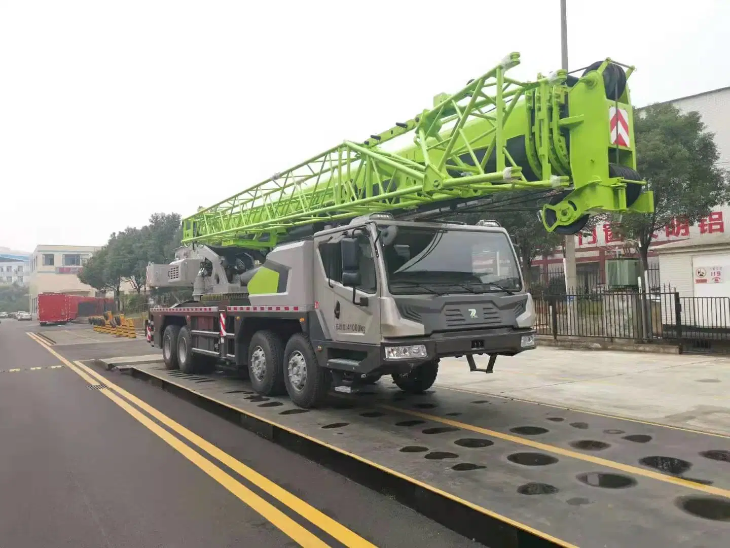 Famous Brand Zoomlion 35 Ton Heavy Duty Telescopic Boom Truck Crane Ztc350h with Weichai Engine