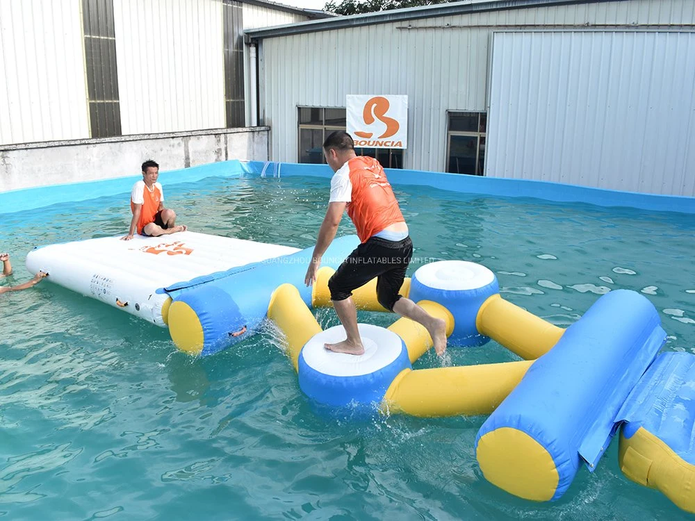 Juego de Parque acuático Inflatable Frog flotante Saltar Inflatable Toys for Parque de atracciones