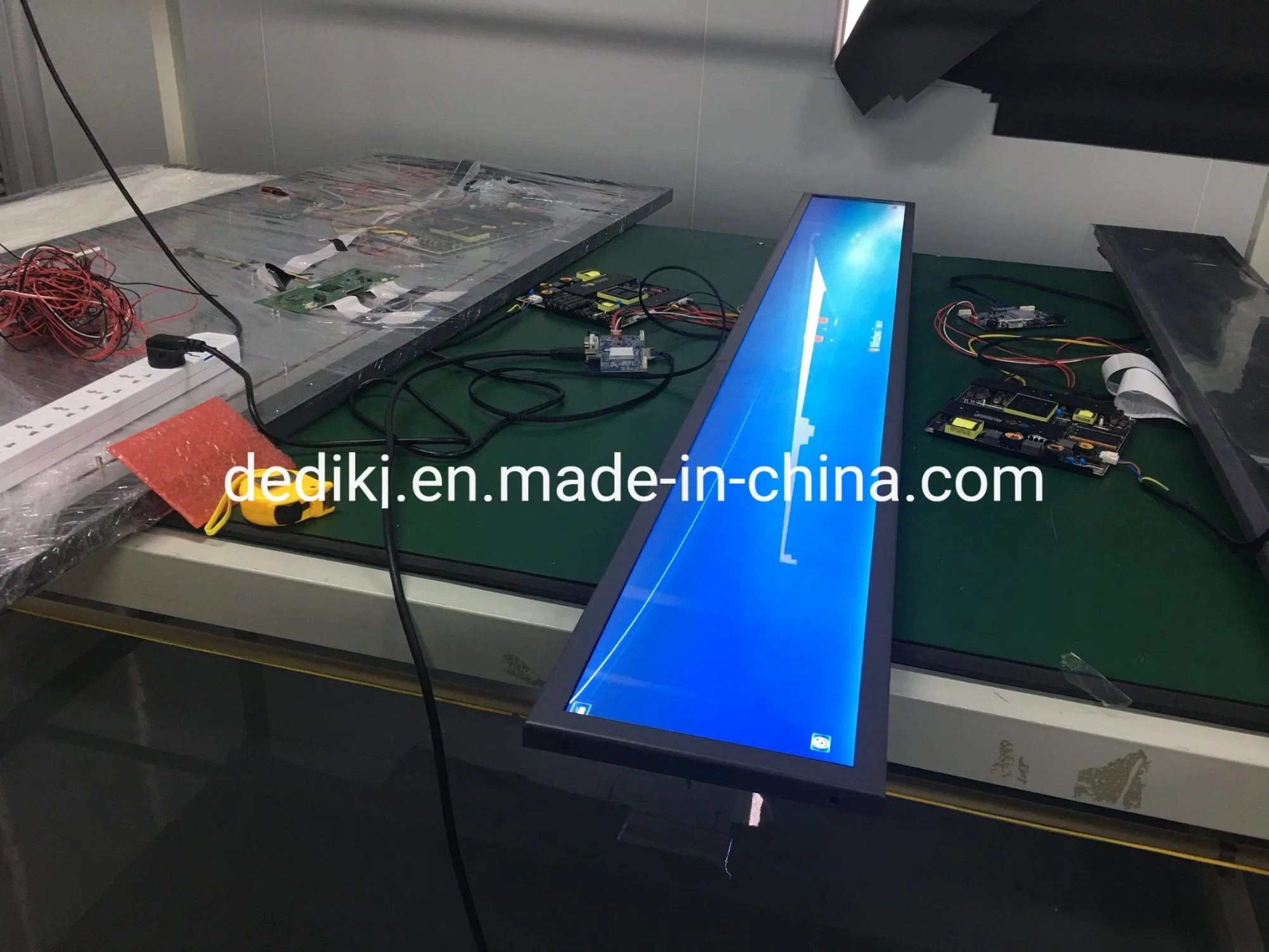 28inch High Brightness Bus TV Screen Ultra Wide Stretched LCD Display for Advertising