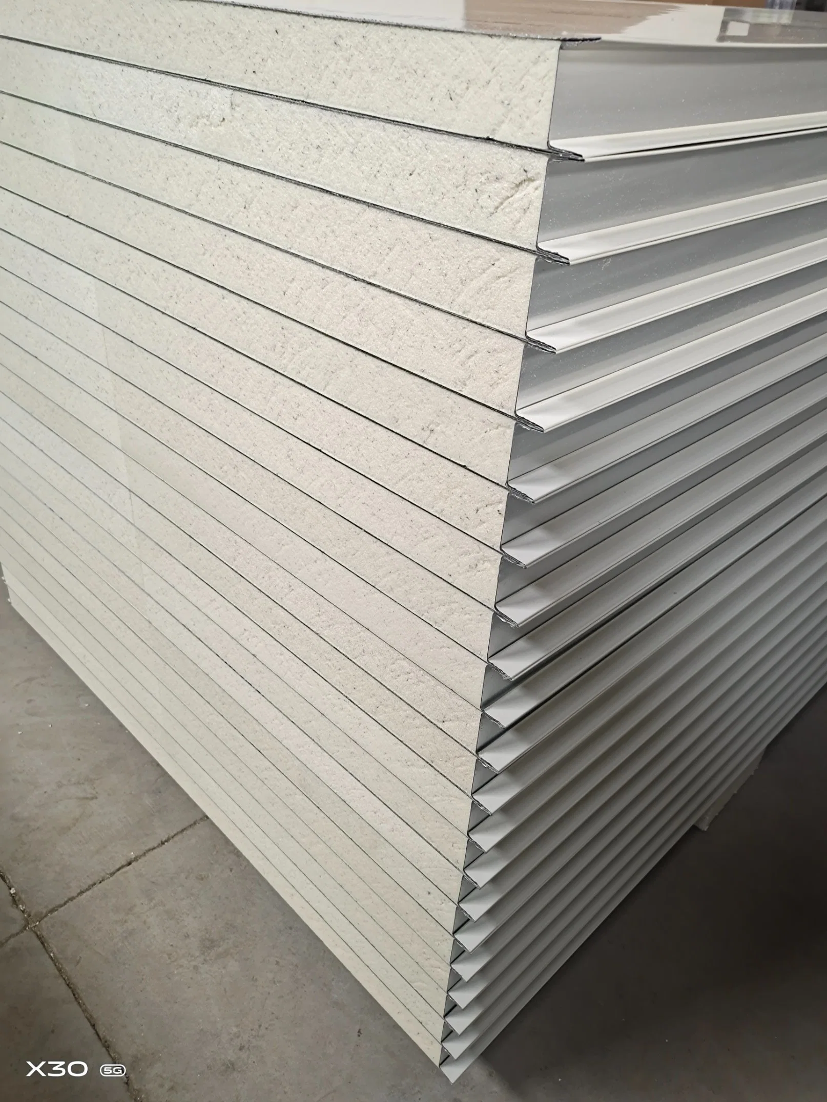 Tongue and Groove Type Original Factory Price Construction Building Material Insulated 50mm/75mm Thick Lightweight EPS Sandwich Panel