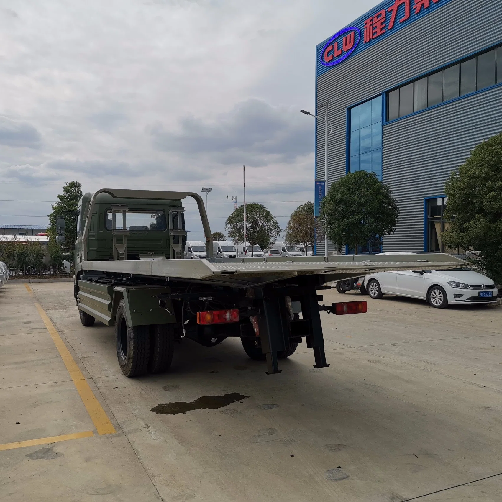 Dongfeng Flatbed Wrecker Towing Truck