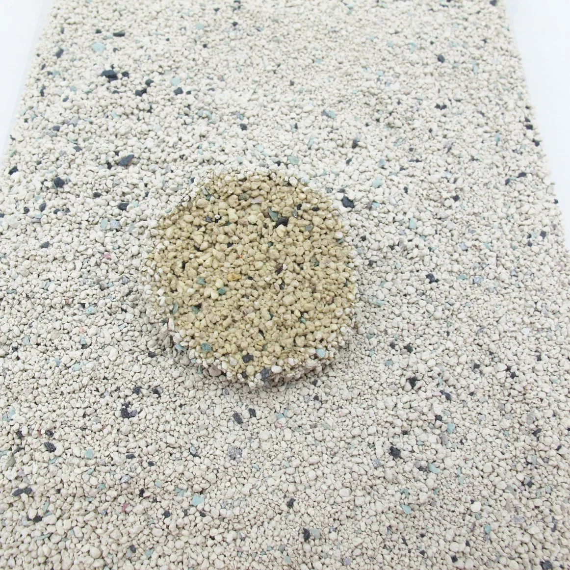 La coutume des saveurs différentes senteurs désodorisation de l'absorption des minéraux intérieur Aroma-Releasing agglomérante écrasé le sable du carbone activé toilettes Pet Sands Bentonite