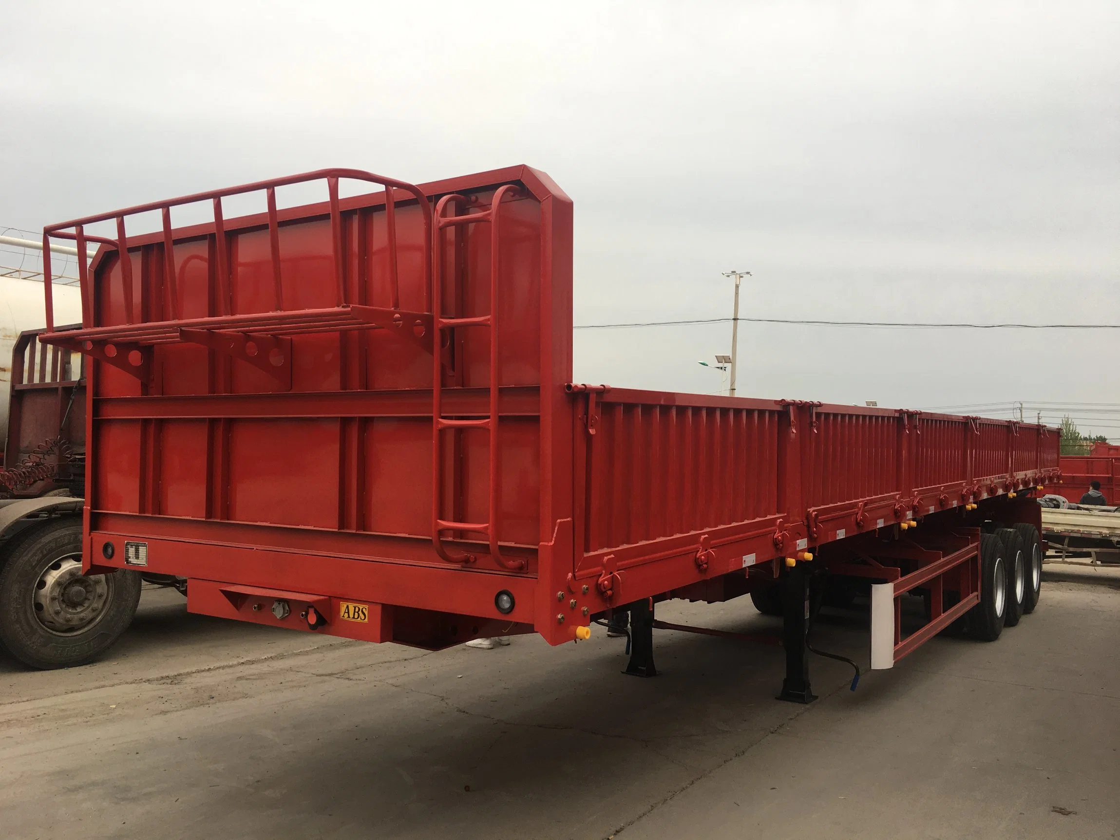 The Best-Selling and Practical Flatbed Trailer with Turn Lock Can Transport Bulk Cargo