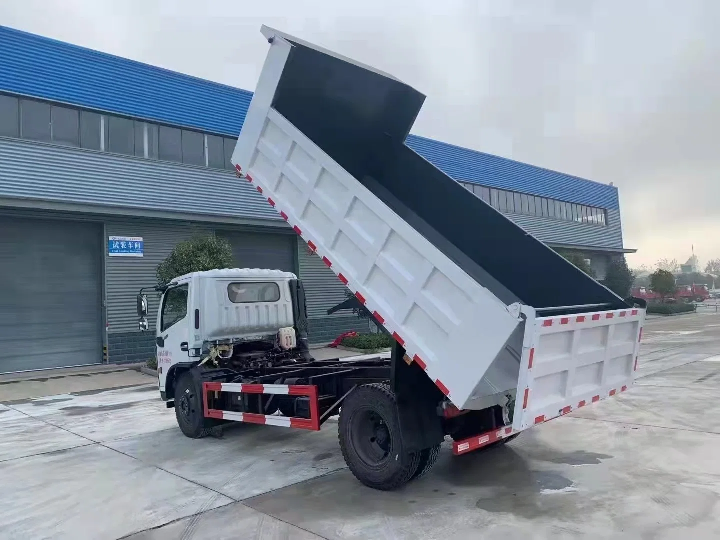 Good Quality Factory Selling HOWO 5tons 4tons Light Dump Truck