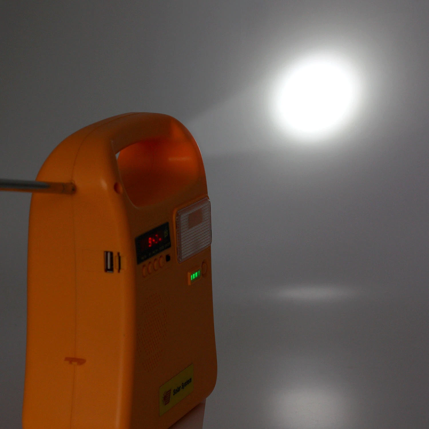 Portable Solar Power System Can Light 3 Rooms for 30 Hours (Mobile Charger/MP3/FM Radio)