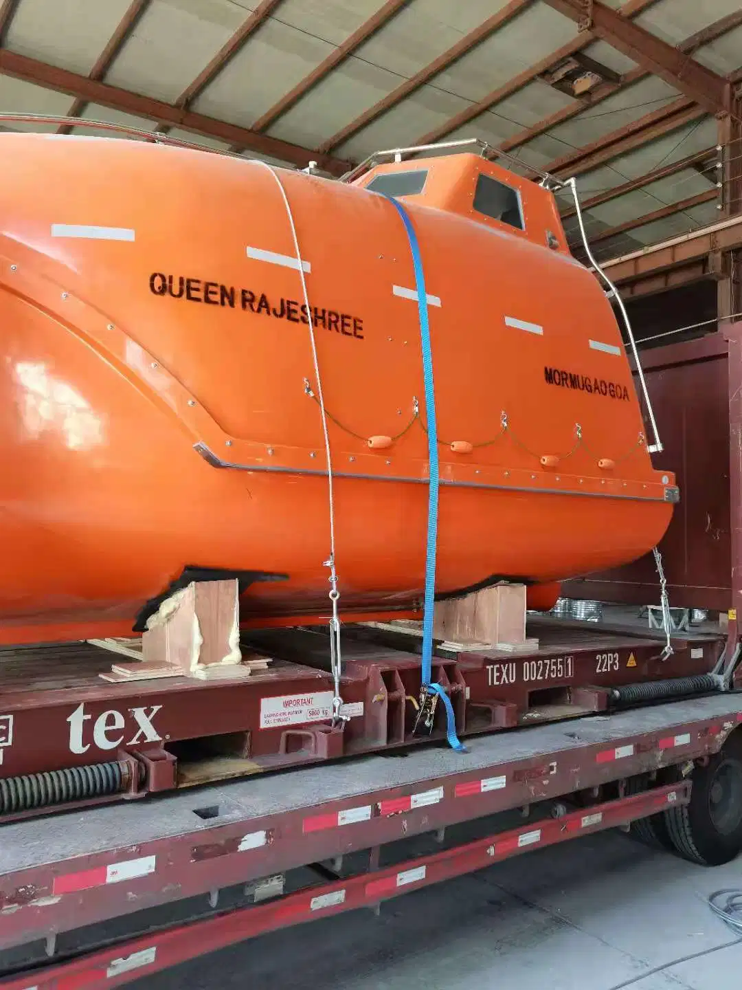 Marine Partially Enclosed Lifeboat for Lifesaving and Rescuing