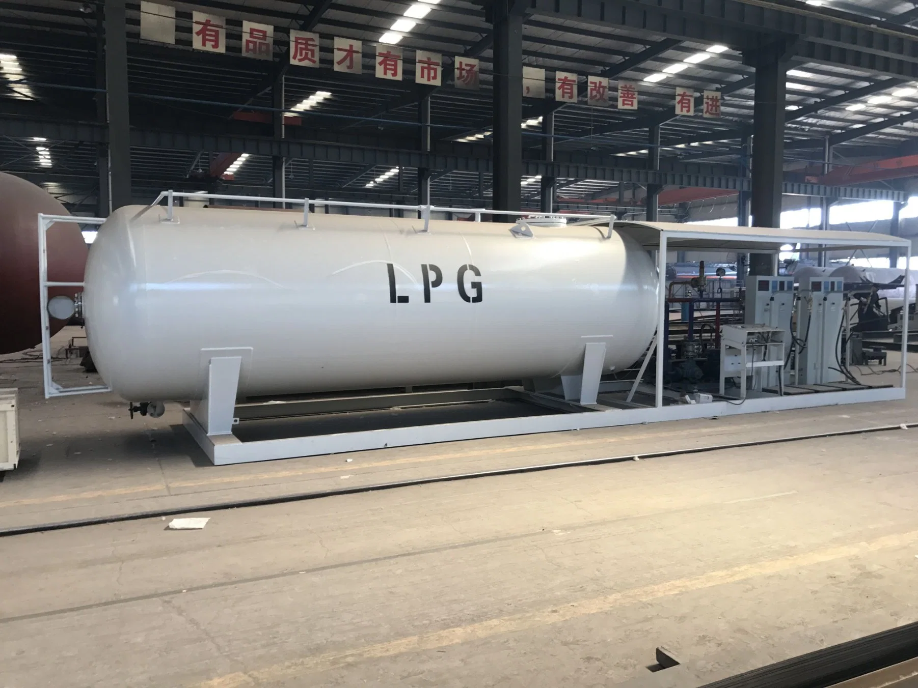 خلال سنة واحدة من الإمداد بعد الخدمة، قدم التدريب على المحطة الانزلاقية LPG التي تزن 10 أطنان متردية