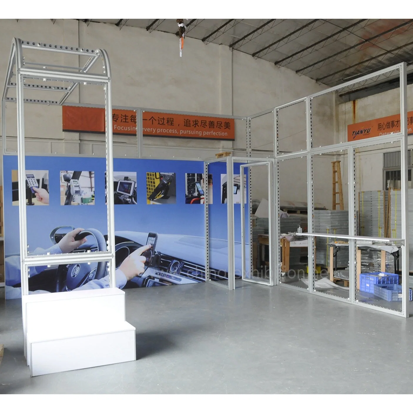 Shanghai Fashion Fabrication Standard Partition Jewelry 3X2 Aluminum Display China Exhibition Booth Design