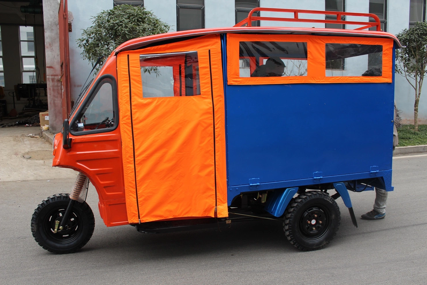 Bajaj Taxi Famous Motor Tricycle 3-Wheel Gasoline Passenger Trike for Aeros