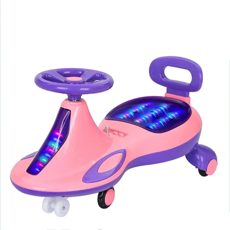 El equilibrio del bebé en coche en la pequeña de cuatro ruedas Andador coche con luz de giro