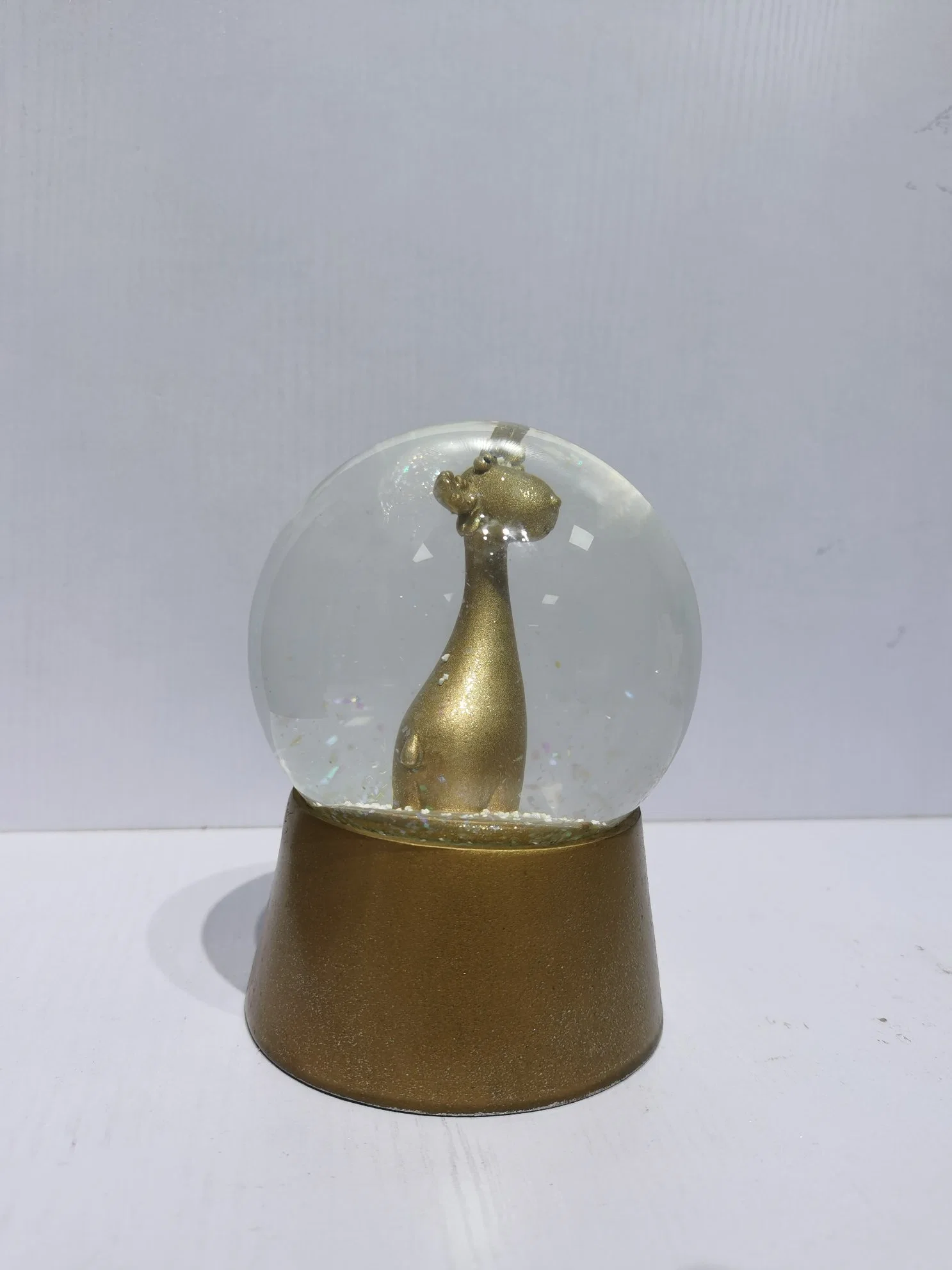 Wholesale/Supplier Mini Christmas Resin Elk Snowman Water Snow Globe with Blowing Snow