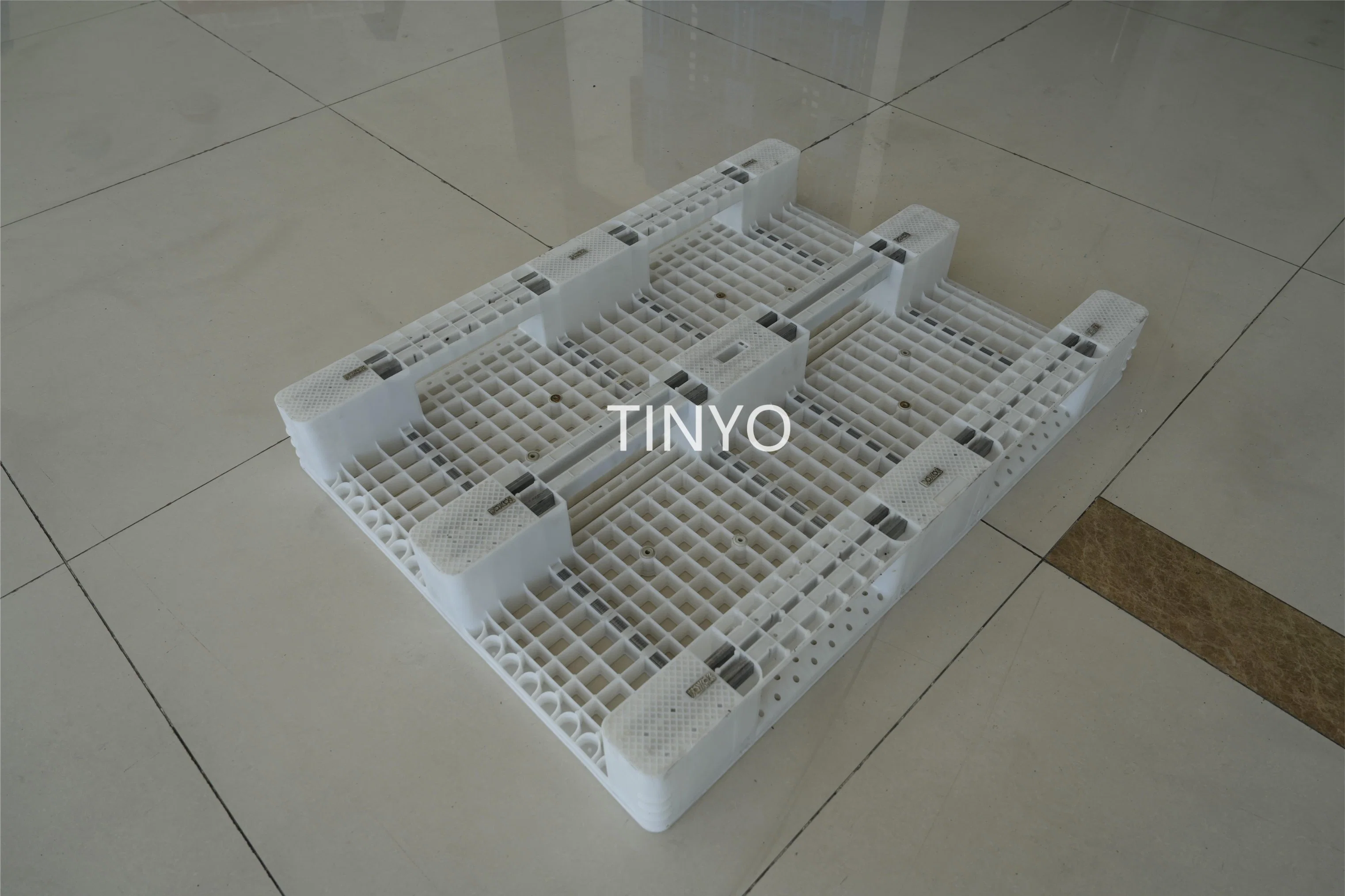 High quality/High cost performance Industrial Heavy Duty Steel Reinforced Four Way Entry PVC Plastic Pallets Warehouse Rackable Storage