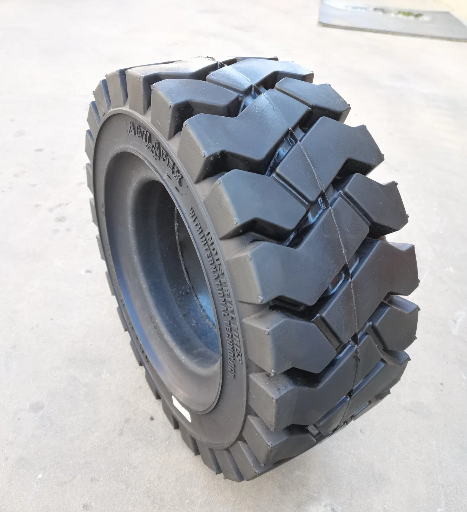 New Tire 16X6-8 Linde Forklift Solid Tyres 4.33 Rim Forklift Solid Rubber Wheel