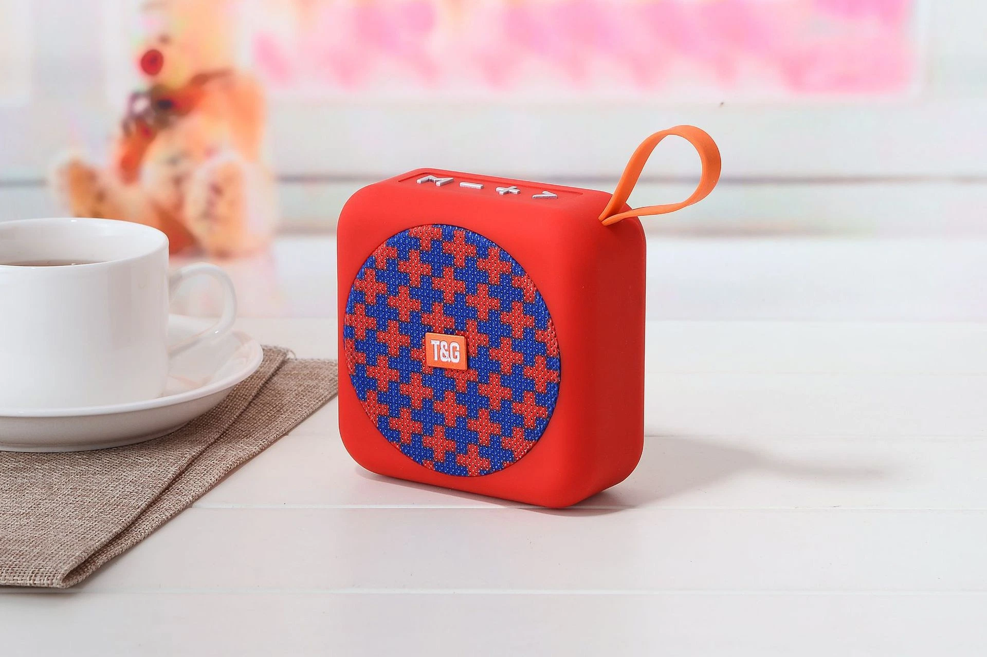 Outdoor Portable Speaker Blue Tooth Speaker Fashion Energy Saving Car Player Connected with USB TF FM