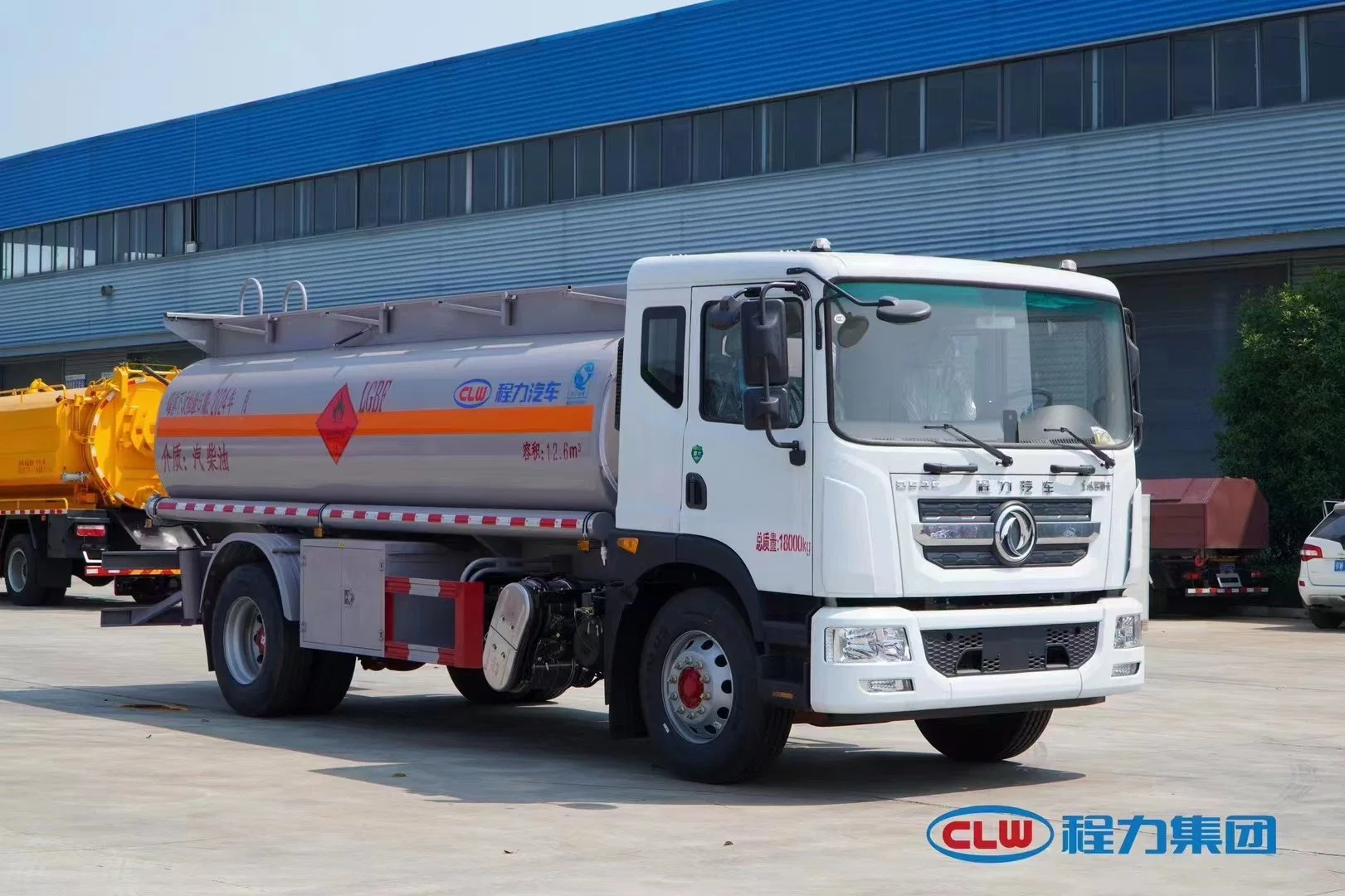 Good Quality Cheap 100000L Refuelling Tank Truck for Distributing Diesel Oil Crude Oil Vegetable Oil Coal Tar Oil and Lubricating Oil