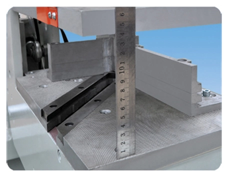 Machine à souder sans soudure à fenêtre PVC UPVC haute fréquence à trois têtes