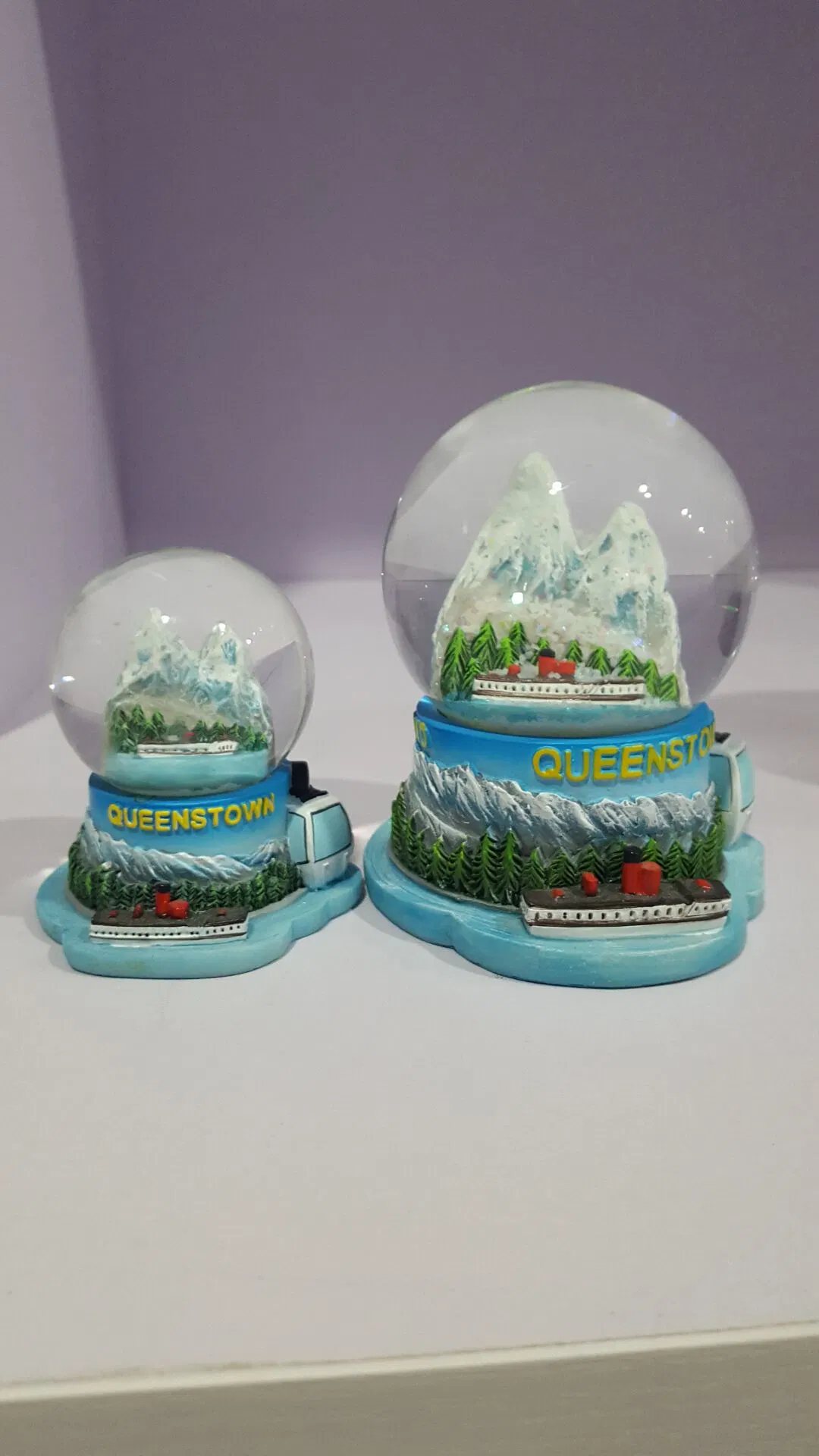 Customized Christmas Water Snow Globe with Inner Sculpture