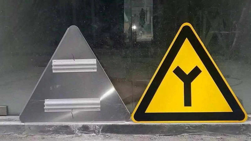 Round Triangle Aluminum Traffic Sign with Super Reflectivew Film