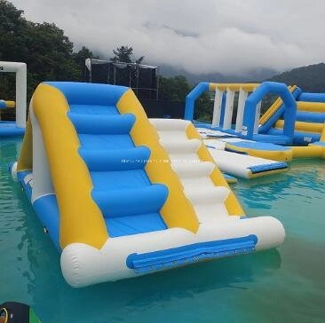 Escaleras dobles inflables Deportes acuáticos Inflatable Juegos 0,9mm PVC tarpaulin Para agua abierta