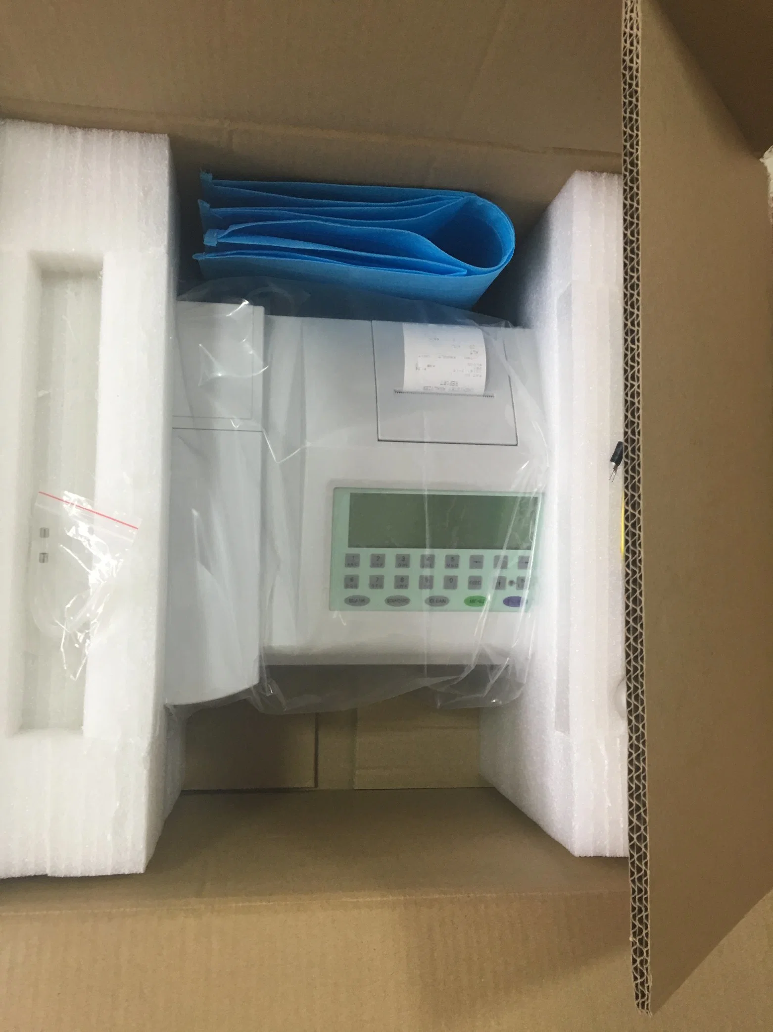 Laboratory Small Semi-Automat Portable Clinical Mnchip Portable Blood Beckman Coulter Chemistry Analyzer