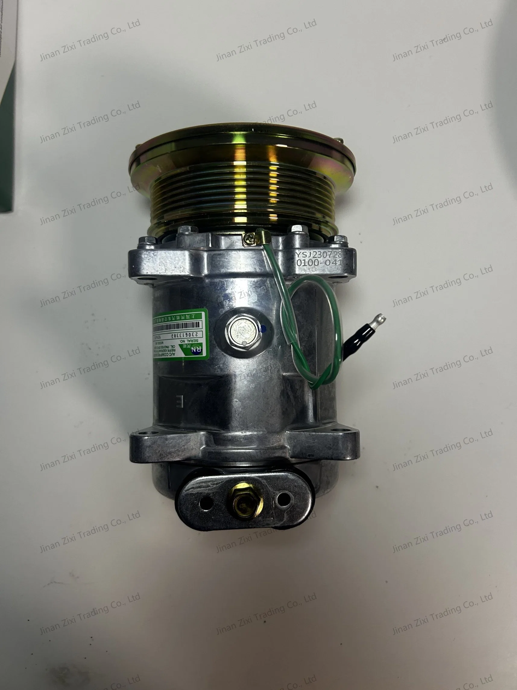 Wg1500139016 HOWO Dump Truck Parts Sinotruk HOWO Truck Spare Parts Air Conditioner Compressor