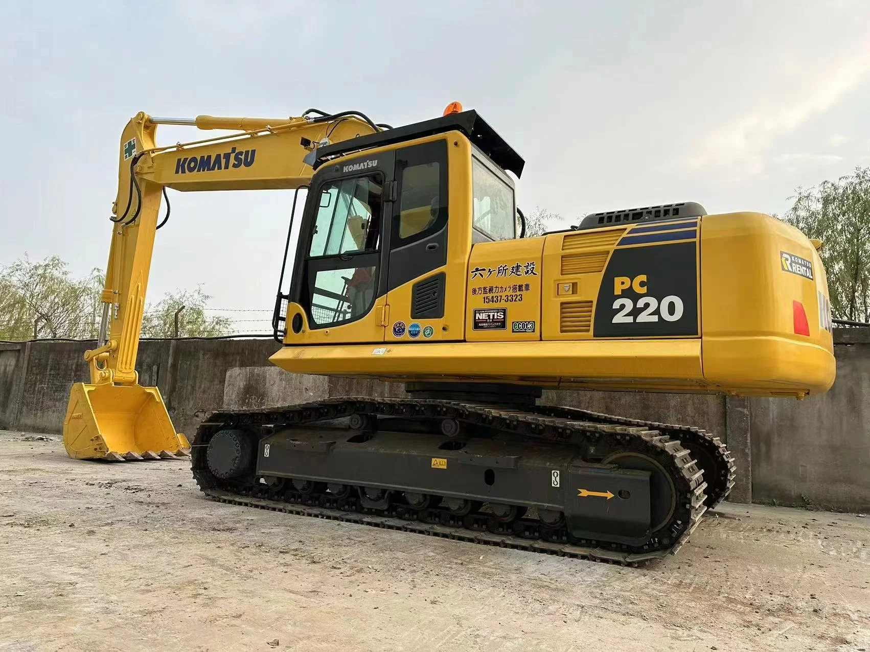 استخدمت الحفارات PC220-8 Komatsu PC220-8 للبيع في شنغهاي لنقل الأرض الماكينات بحالة جيدة ساعات قليلة